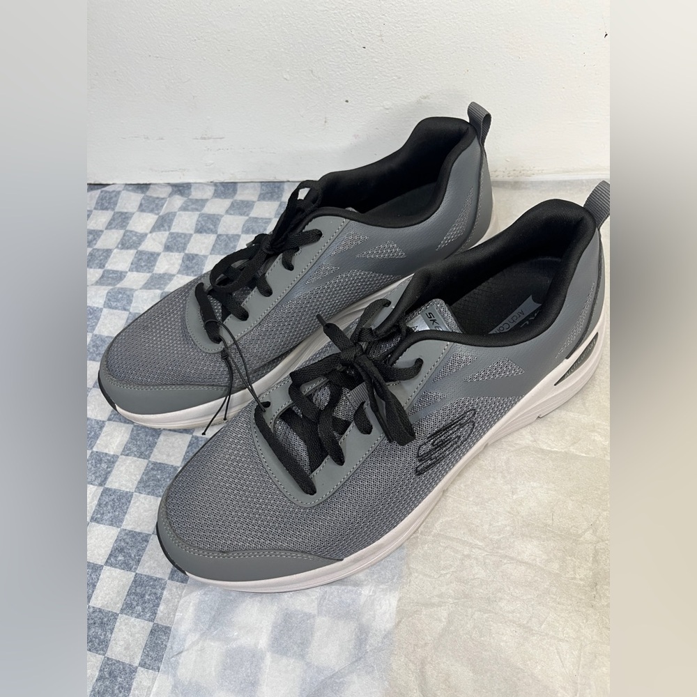 Gently Used Skechers Men's Arch Comfort Lace Up Sneakers Shoes Size 13